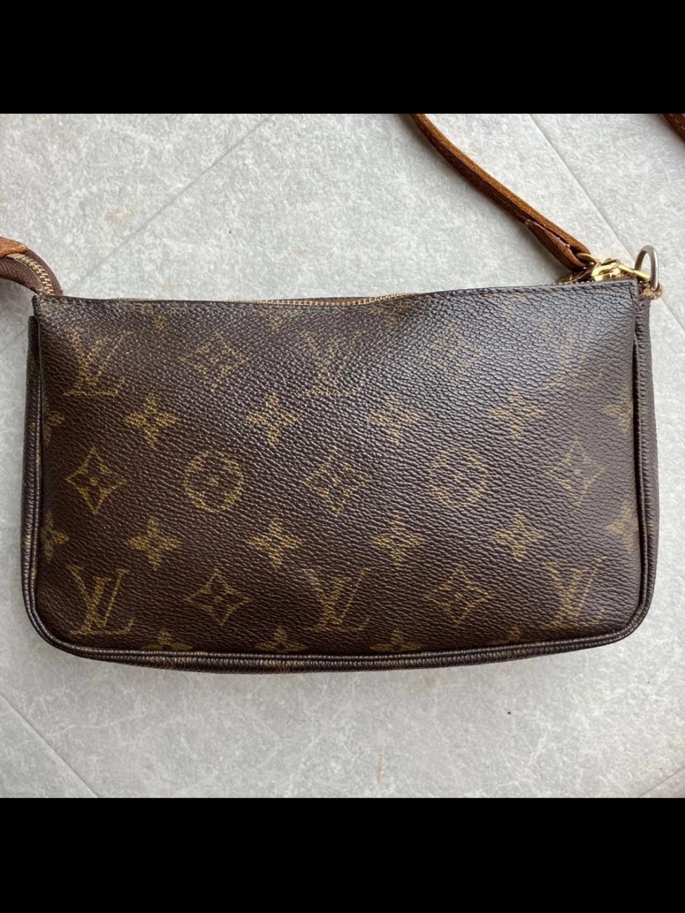Louis Vuitton Monogram Shoulder Bag in Brown and Gold - Picture 4 of 15